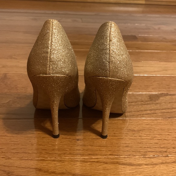 Betsy Johnson sparkly gold shoes 5.5 - Picture 3 of 3